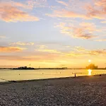 Fam Living - Private Beach Escapes In Palm Jumeirah