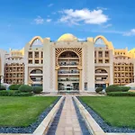 Fam Living - Private Beach Escapes In Palm Jumeirah