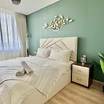 1 Bedroom Elegant & Spacious At Sky Gardens Difc