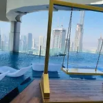 Magical Apartment With Rooftop Pool & Burj Khalifa View