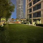Ultimate Stay / Amazing Burj Khalifa Views / 5 Min Walk From Dubai Mall / 6 People