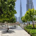 Ultimate Stay / Amazing Burj Khalifa Views / 5 Min Walk From Dubai Mall / 6 People