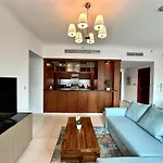 Lux Bnb I The Residences I Sky Line Views