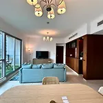 Lux Bnb I The Residences I Sky Line Views