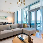 Nasma Luxury Stays - Gorgeous Waterfront Apt With Incredible Sea Views