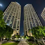 Downtown Luxury - Stunning Burj Khalifa View - 5 Minutes Walk To Dubai Mall