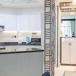 Aws Holiday Homes - Luxury Living Besides Canal