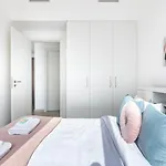 Guestready Holiday Homes - The Outside Oasis