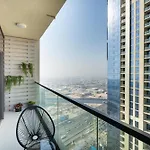 Cozy 1 Bedroom Apartment In Dubai Near Burj Khalifa
