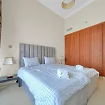 Magnificent Marina View Luxurious 2 Bedroom Apartment