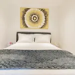 Stunning & Authentic Apt With Balcony Downtown