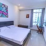 Lovely Spacious Rooms For Ladies In Marina للفتيات فقط