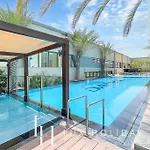 Lux The Voleo Canal View Suite
