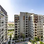 Exquisite 1Bdr Apartment In Creek With Pool View