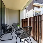 Exquisite 1Bdr Apartment In Creek With Pool View