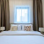 Exquisite 1Bdr Apartment In Creek With Pool View