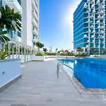 Cozy 1Br With Balcony & Views In Azizi Fawad