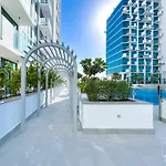 Cozy 1Br With Balcony & Views In Azizi Fawad