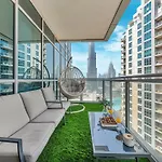 Luxe 4 Bedroom Apartment I Burj Khalifa & Fountain Views I Free Gym, Pool, Parking, Wi-Fi And Ps5 I By Skyline Serenity