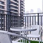 Bright And Chic 2-Bedrooms In Downtown Near Burj Khalifa And Dubai Mall!