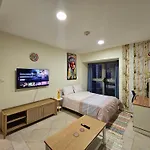 Super Host At Highest Residential Tower In The World, Private Rooms In A Shared Apartment