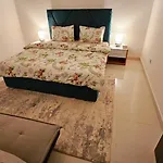 Elegant Villa Rooms In Dubai Near Airport