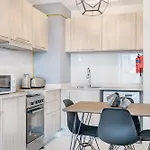 Modern Bright Home In Business Bay