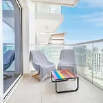 Modern Bright Home In Business Bay
