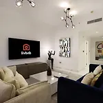 Livbnb - Spacious 3B With Tranquil Community View