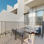 Mag Eye - Spacious Two Bedroom Townhouse