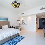 Huge Studio In Business Bay With Jacuzzi Access 17 Minutes To Trade Fair