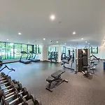 Exquisite Modern Home Minutes From Downtown Dubai