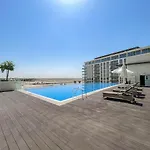 Elegant Getaway 2-Bedroom Apartment In Creek Harbour