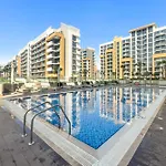 Studio Azizi Riviera 24 Community View