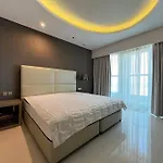 Luxurious & Modern 1Br Damac Paramount Business Bay
