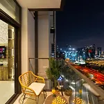 Stylish New 1Br Walk To Burj Khalifa & Dubai Mall
