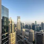5 Min To Burj & Dubai Mall, Pool With Burj View