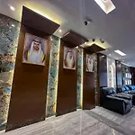 Gold Sky Avenue Hotel
