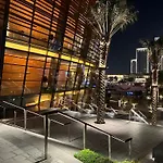 Downtown Luxury - Stunning Burj Khalifa & Sea View - 5 Minutes Walk To Dubai Mall
