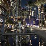 Downtown Luxury - Stunning Burj Khalifa & Sea View - 5 Minutes Walk To Dubai Mall