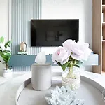 Luxurious Burj Royale 1B Apt With Balcony & City Views