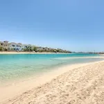 Luxurious Villa With Beach Access & Private Pool