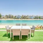 Luxurious Villa With Beach Access & Private Pool