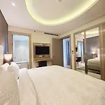 Luxury Paramount Hotel Apt D111