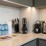 Crown Jewel 2 Bedroom Apartments I Iconic Burj Khalifa And Fountain Views I Free Parking, Gym, Pool, Wi-Fi And Ps5 I By Skyline Serenity