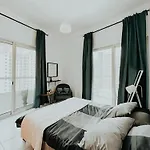 Livwithus - 2 Bedroom In Marina View Tower B