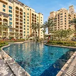 New Fairmont Residence With Private Beach On Palmjumeirah
