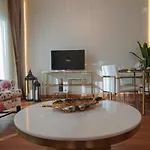 Mnb Luxury Podcast Style 1Bedroom