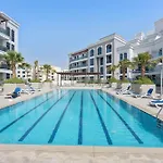 Silkhaus Aesthetic Studio In Art Gardens With Gym & Pool Access
