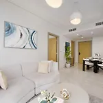 Skyline Elegance - 2Br High Floor - 5Min Dubai Mall